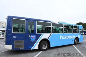 「相鉄バス×横浜ＦＣラッピングバス」車両（相鉄ビジネスサービス提供）