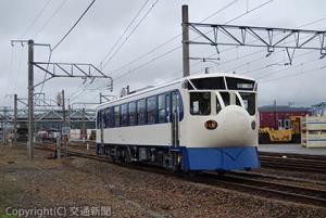 新居浜駅を発車した「鉄道ホビートレイン」