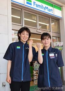 コンビニ店員として働く本田さん（右）と武田さん
