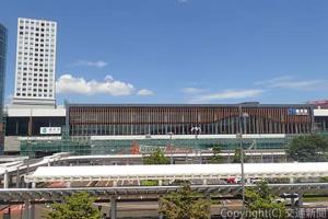 姿を現した福井駅の外観（鉄道・運輸機構提供）