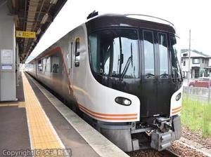 鵜沼駅に入線したＨＣ85系の試験走行車