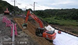 復旧工事が進められている小野田―厚狭間の被災現場 (ＪＲ西日本提供）