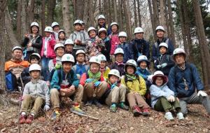 「高尾の森 親子森林体験スクール」２０１９年度の様子（京王電鉄提供）