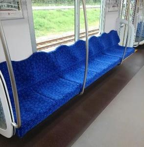４００００系座席シート（西武鉄道提供）