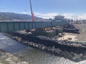 横川橋りょうの復旧作業（今月４日）＝ＪＲ東海提供＝