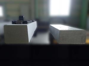 薄型ＰＣまくらぎ分岐器（左が従来型、右が薄型ＰＣまくらぎ）＝大和軌道製造提供