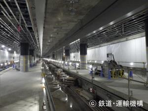 建設工事が進む新横浜駅のホーム（鉄道建設・運輸施設整備支援機構提供）