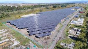 遊休地などで導入を進めていく太陽光発電のイメージ。再生可能エネルギーの積極活用で約５万㌧のCO₂削減につなげる（ＪＲ北海道提供）