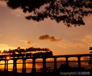 日本海の落日　Ｄ51形　１９７４年９月　山陰線須佐―宇田郷間（鉄道博物館提供）