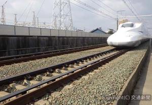 東海道新幹線全線で敷設を進めている脱線防止ガード（ＪＲ東海提供）