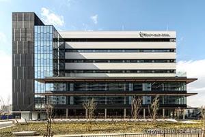 「健都イノベーションパークＮＫビル」の外観（ＪＲ西日本不動産開発提供）