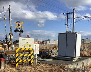 フィールド試験を行った常磐線磐城太田―原ノ町間の愛宕踏切（ＪＲ東日本提供）