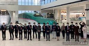 記念撮影する受賞者ら