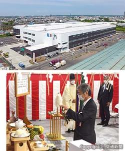 ㊤「ＤＰＬ札幌レールゲート」の外観（ＪＲ貨物提供）㊦竣工式の神事で玉串をささげる真貝社長 