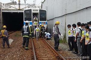 関門トンネル入り口付近で行われた避難誘導訓練（ＪＲ九州提供）