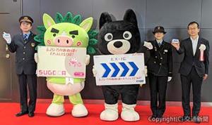 博多駅のイベントに出席した福永本部長（右端）、鐘ケ江駅長（右から２人目）、髙本駅長（左端）