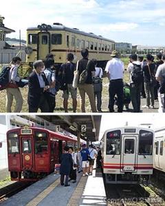 ㊤平成筑豊鉄道の車両基地で行われた撮影会の様子㊦平成筑豊鉄道の駅では観光列車「ことこと列車」も見学できる（西鉄旅行提供）