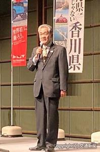 あいさつする半井代表理事