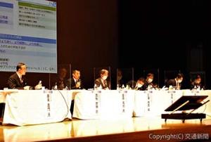 パネルディスカッションを行う（左から）飯泉知事、西牧社長、金原社長、三浦社長ら