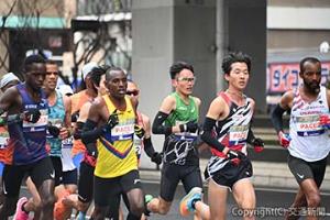 ＭＧＣ出場権を獲得した作田将希選手（右から３人目）＝ＪＲ八王子支社提供＝