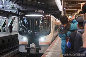ＨＣ85系に置き換えられた「ひだ25号」＝大阪駅＝（ＪＲ東海提供）