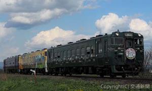 昨年デビューした「花たび　そうや」＝宗谷線永山―北永山間＝