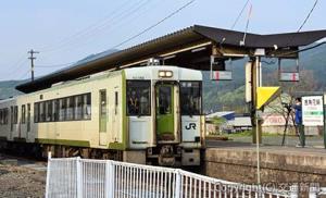 鹿角花輪を発車する下り初列車