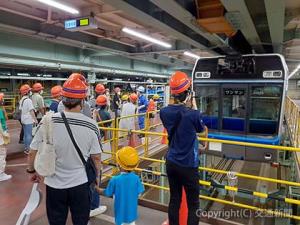 千葉都市モノレールの車両基地見学イメージ（ＪＲ東日本提供）