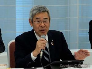 会見する原田会長