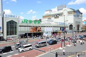 乗車人員は上位１００駅の全てで21年度を上回った（写真は新宿駅）