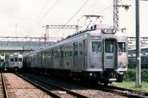 無塗装時代（１９８５年）の６０００系車両＝南海電気鉄道提供＝