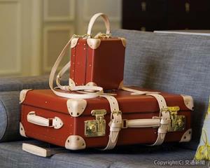 グローブ・トロッター製のオリジナルスーツケースとハンドバッグ（イメージ）＝東京ステーションホテル提供＝