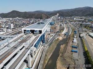 来春から北陸新幹線の新たな終着駅となる敦賀駅（鉄道運輸機構提供）