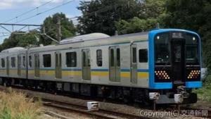 12月24日から営業運転を開始する鶴見線Ｅ１３１系新型車両（ＪＲ横浜支社提供）
