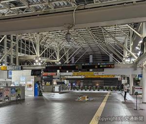 さいたま新都心駅での試験稼働の状況。上部に取り付けられているのが騒音センサー（ＪＲ東日本提供）