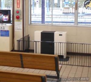 「ペレットストーブ」を設置した富良野駅の待合室（ＪＲ北海道提供）