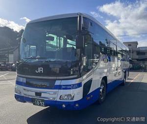 ジェイアールバス関東カラーの秩父鉄道観光バス（ジェイアールバス関東提供）