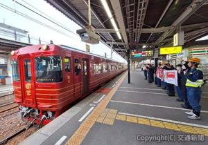 松山駅でのイベント（ＪＲ四国提供）