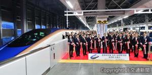 北陸新幹線金沢―敦賀間が延伸開業。各駅では出発式などが行われた（３月16日）