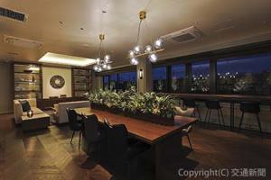 落ち着きのあるぜいたくな雰囲気のラウンジ（ＪＲ九州ステーションホテル小倉提供）