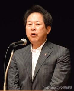 あいさつする渡邊本部長