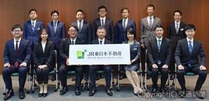 設立式に出席した喜㔟社長（前列左から３人目）、田﨑社長（同４人目）、中川本部長（同５人目）ら