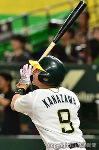 準決勝で４回表、逆転の２ランを放つ金沢