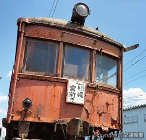 クラウドファンディングで車両修繕費用を募っている「モハ７１形」。〝ボロボロ状態〟の車体外観があまりにも痛々しい（熊本電気鉄道提供）