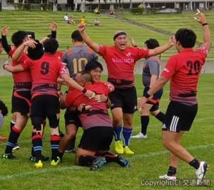 試合終了間際にトライを奪い、歓喜の西日本・九州フィフティーン＝Ａブロック決勝戦＝