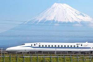 主力車両のＮ７００Ｓと沿線のシンボル・富士山（ＪＲ東海提供）