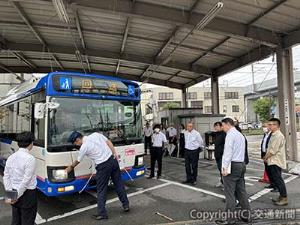 京都営業所で開催された「バス運転士採用説明会・職場見学会」（西日本ジェイアールバス提供）