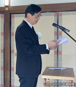 追悼の言葉を述べる長谷川社長（ＪＲ西日本提供）