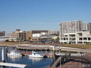 千葉港で初の旅客船桟橋、港湾緑地が設置されたという千葉みなと。市民の憩いの場で、夜は工場夜景を楽しめる