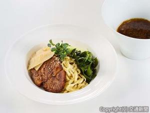 「特製かつお醤油の炙りチャーシューつけ麺」のイメージ（ＪＲ東日本提供）